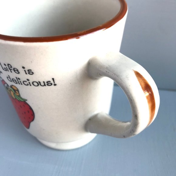 VINTAGE Strawberry Shortcake Life is Delicious Mug - Picture 5 of 7